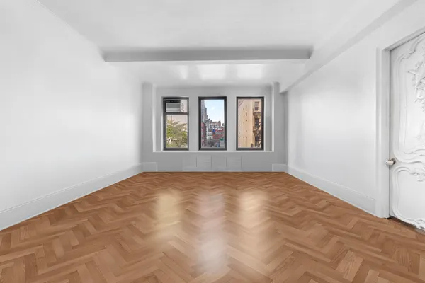 $990,000 | 320 East 57th Street, Unit 4A | Sutton Place