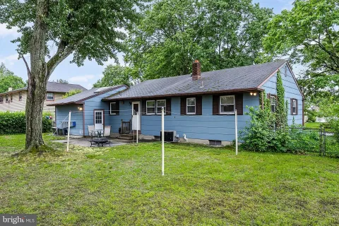 $375,000 | 606 Hamilton Drive, Cinnaminson, NJ 08077