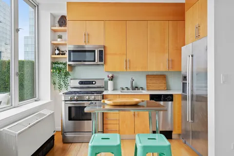 $1,100,000 | 26 Broadway, Unit 704 | Williamsburg