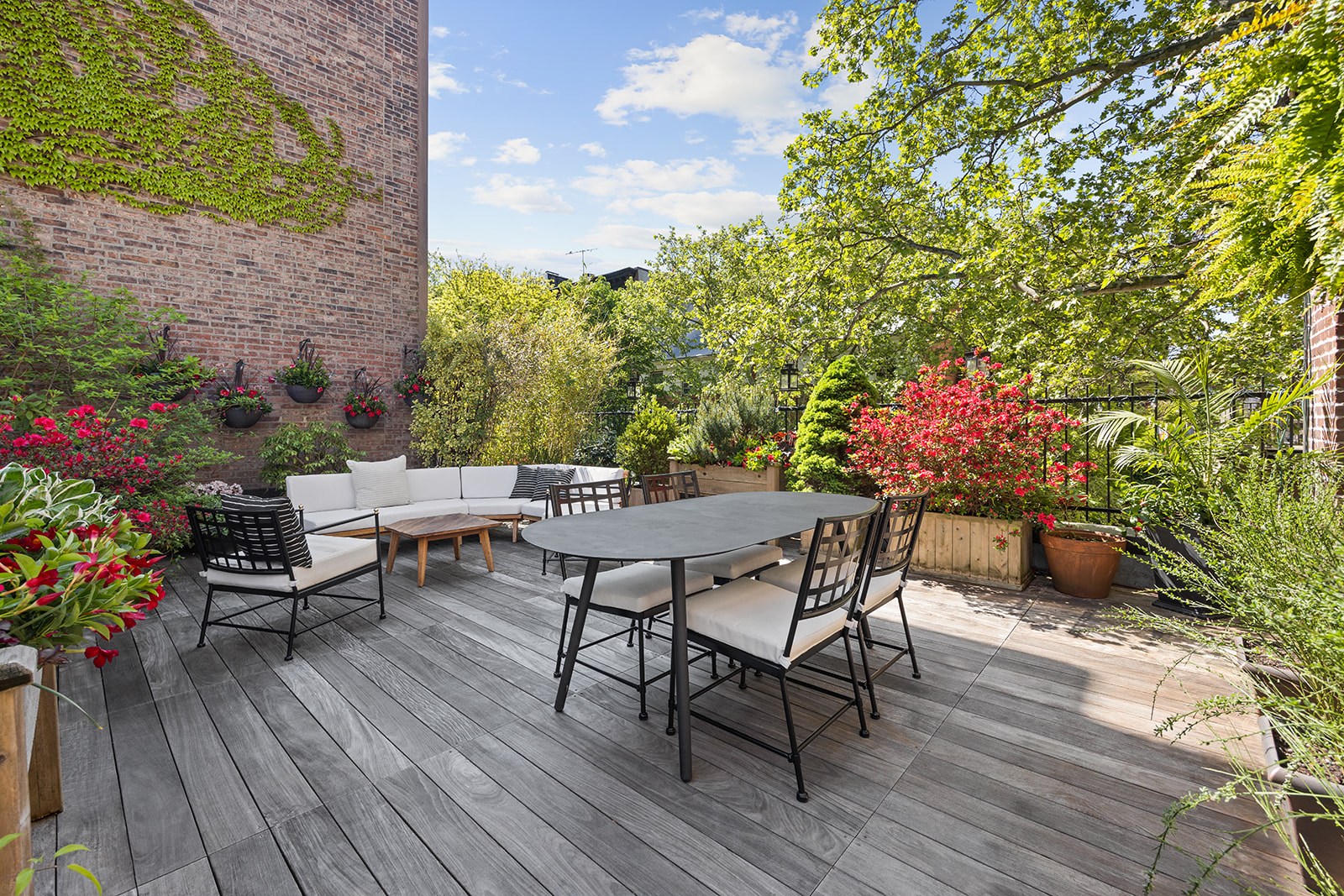 167 Clinton Street, Unit 3 Brooklyn, NY 11201 - Photo 25 of 31 a view of a tables and chairs in patio of the house