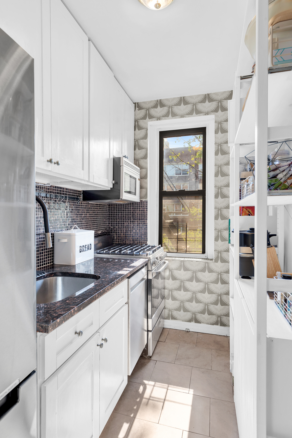 385 Argyle Road, Unit 4E Brooklyn, NY 11218 - Photo 4 of 14