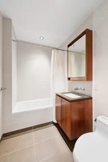 $2,250,000 | 555 West 59th Street, Unit 25E | Upper West Side