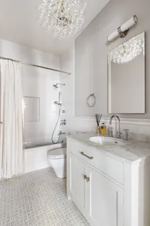 $7,850,000 | 304 East 82nd Street | Upper East Side