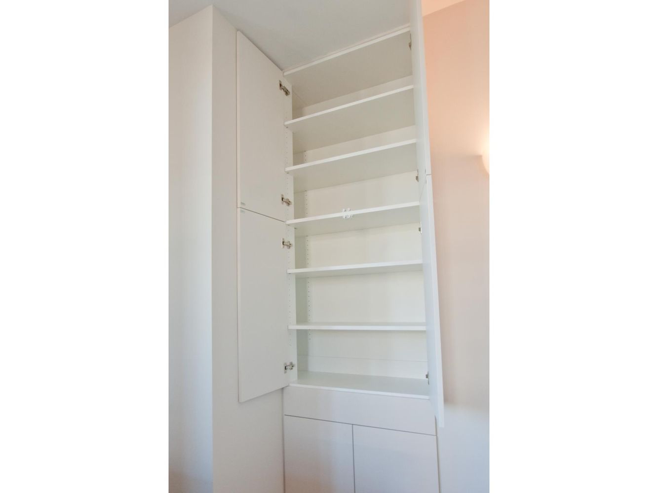 222 Riverside Drive, Unit PH2E Manhattan, NY 10025 - Photo 14 of 18 a view of a hallway with white cabinets