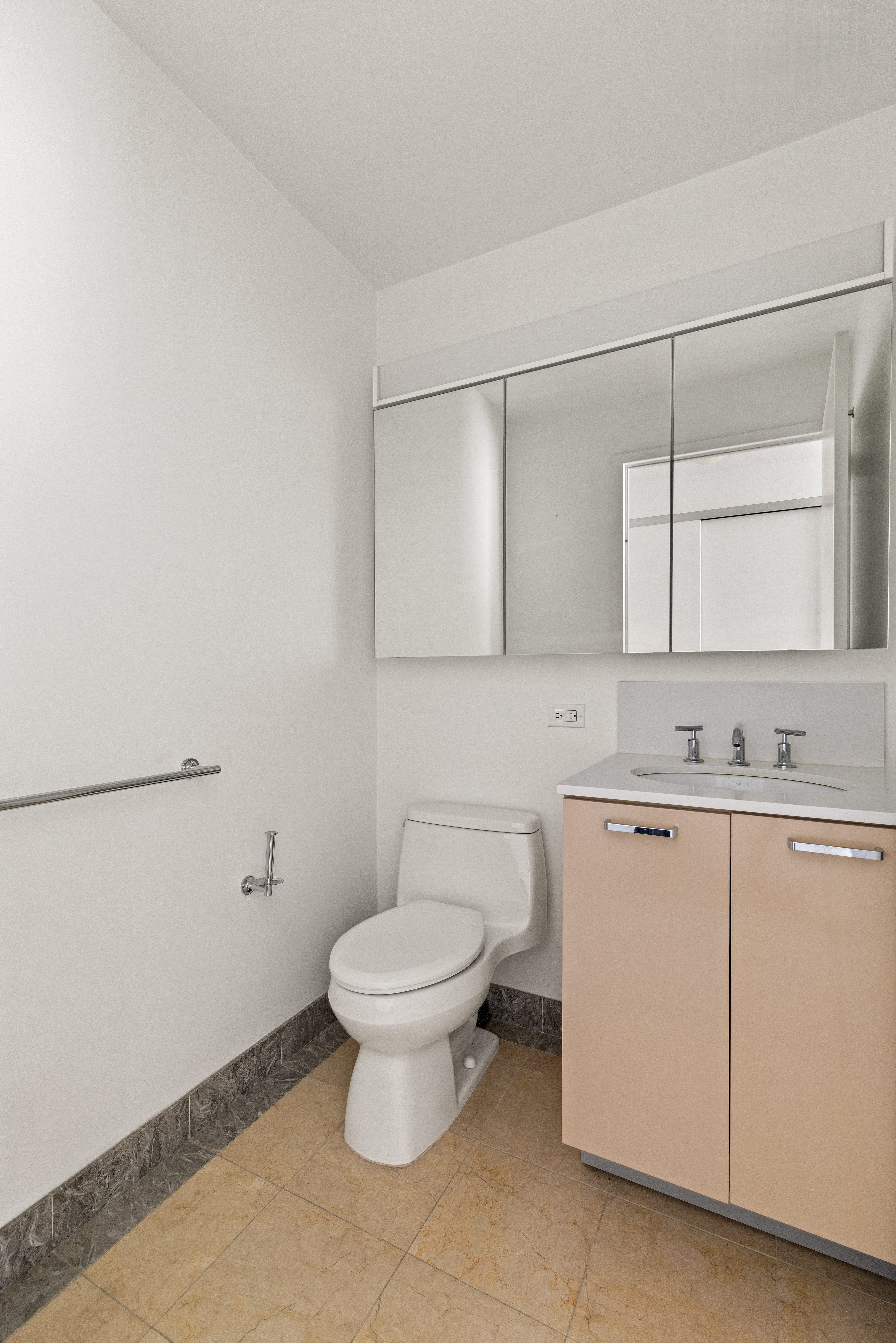 415 Main Street, Unit 9D Manhattan, NY 10044 - Photo 7 of 14