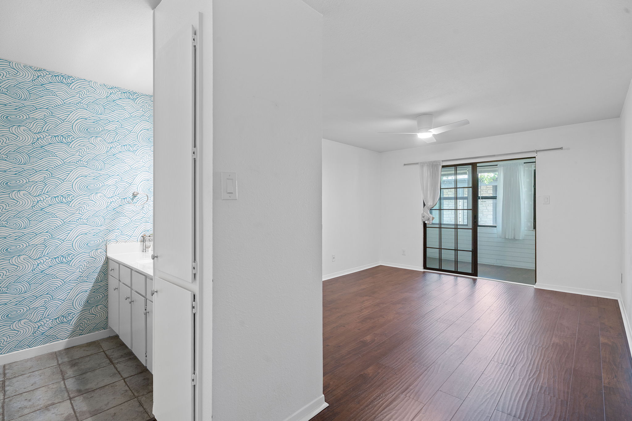 1510 West N Loop Boulevard, Unit 424 Austin, TX 78756 - Photo 21 of 25 an empty room with wooden floor and windows