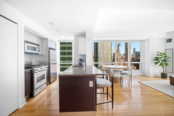$1,095,000 | 350 West 42nd Street, Unit 27K | Hell's Kitchen