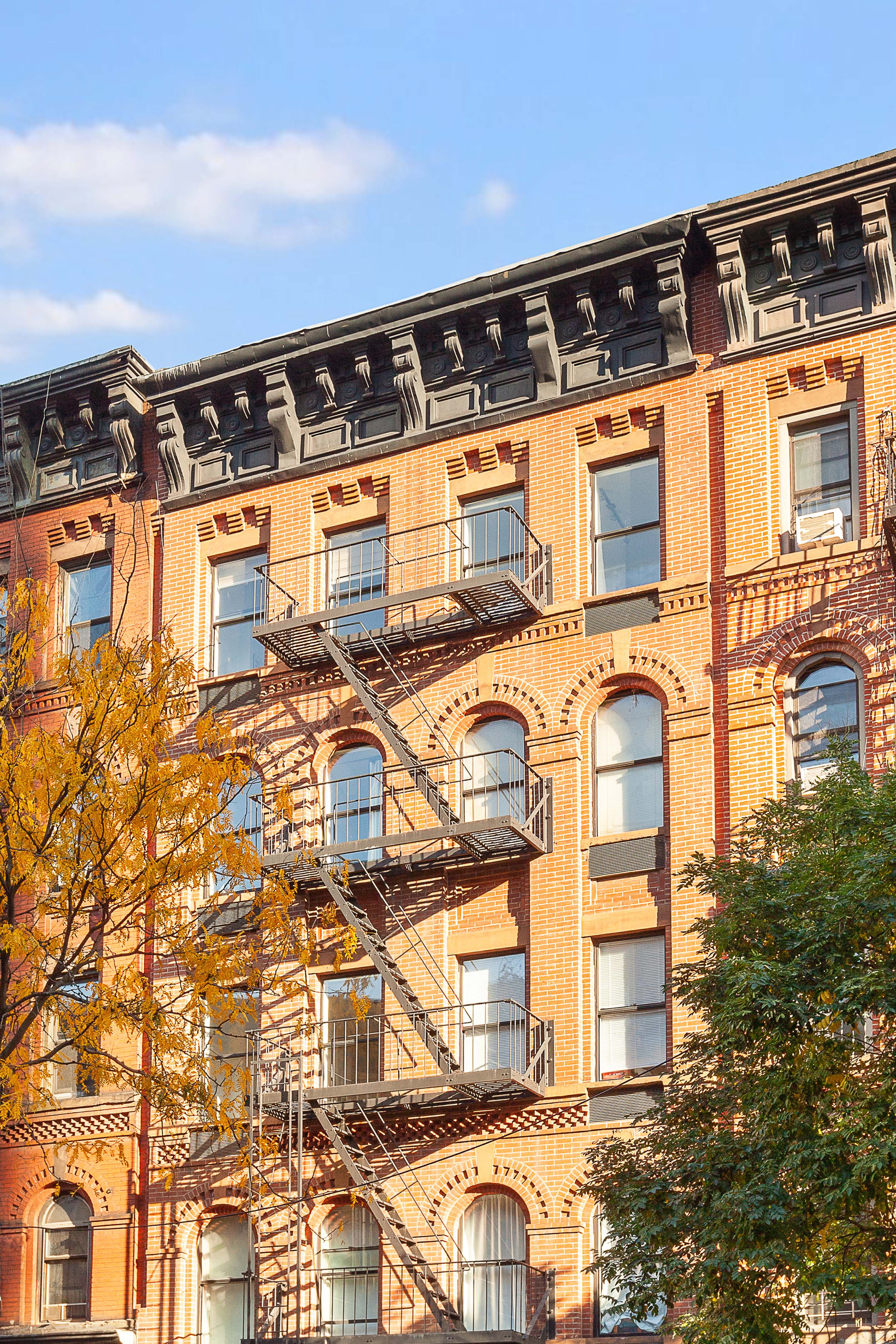 1582 York Avenue, Unit 3A Manhattan, NY 10028 - Photo 5 of 10 a front view of a building