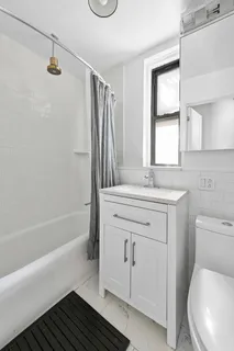 $885,000 | 87 Barrow Street, Unit 5G | West Village