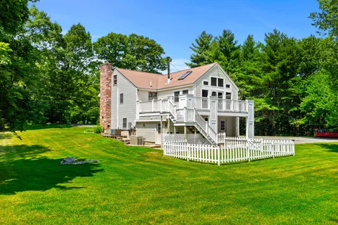 Contact Agent | 26 School Street, Byfield, MA 01922