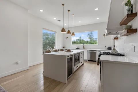 $555,000 | 1207 East 24th Street, Unit A, Houston, TX 77009