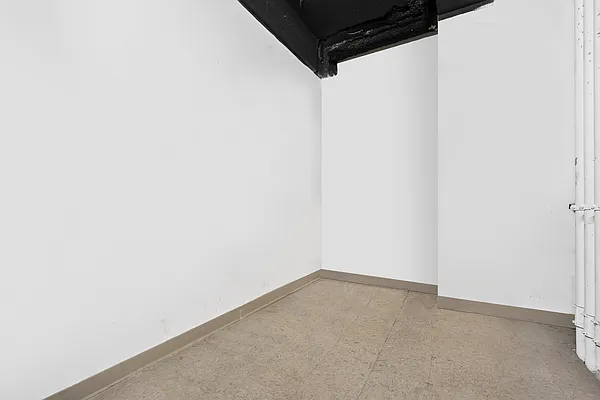 252 7th Avenue, Unit 10I Manhattan, NY 10001 - Photo 16 of 25 a view of a small space