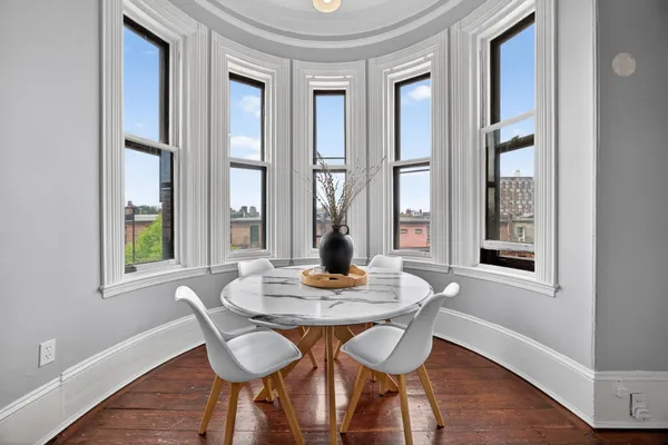 $900,000 | 261 Commonwealth Avenue, Unit 8, Boston, MA 02116
