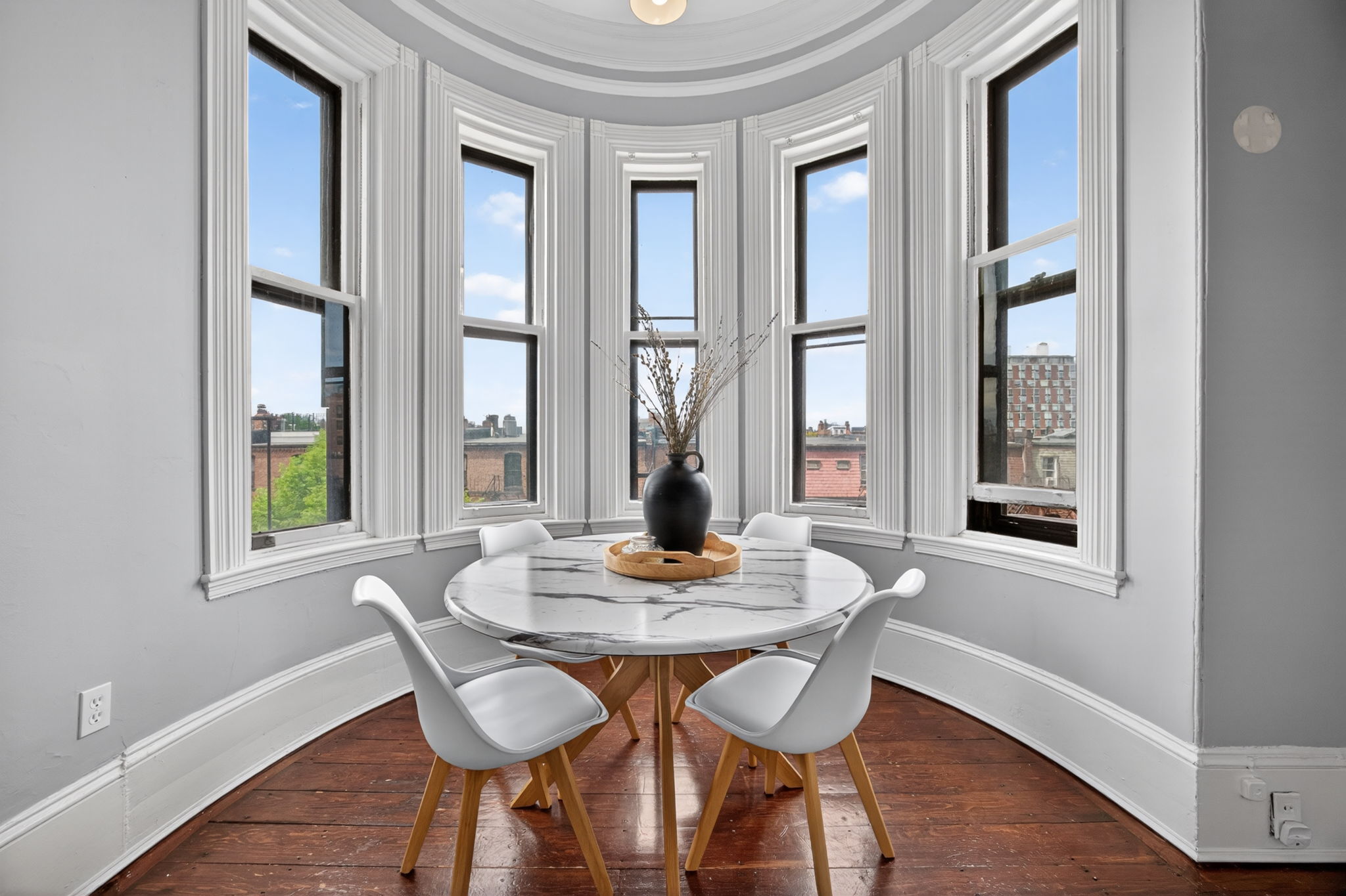 261 Commonwealth Avenue, Unit 8 Boston, MA 02116 - Photo 1 of 24