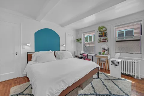 $425,000 | 333 East 43rd Street, Unit 909 | Midtown East