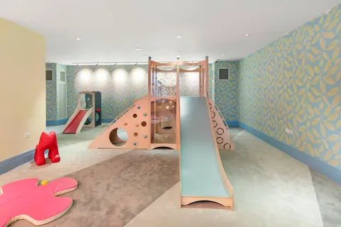 $2,850,000 | 100 Barclay Street, Unit 14M | TriBeCa