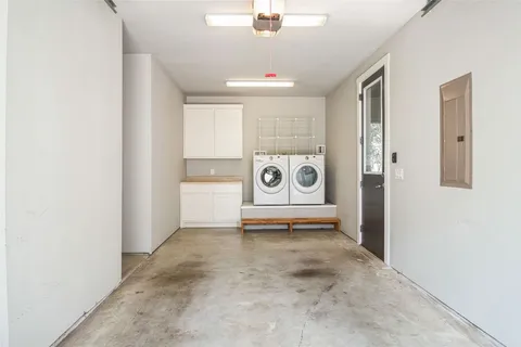 a view of a livingroom with furniture