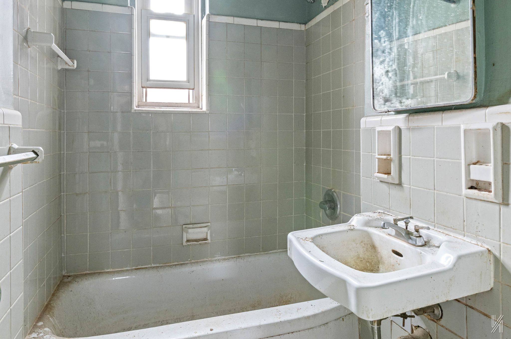 33-05 90th Street, Unit 4F Queens, NY 11372 - Photo 17 of 18 a bathroom with a sink and a bathtub