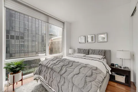 $799,000 | 10 West End Avenue, Unit 4J | Upper West Side