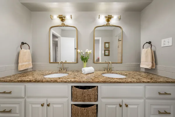 $585,000 | 9616 Vinewood Drive, Dallas, TX 75228