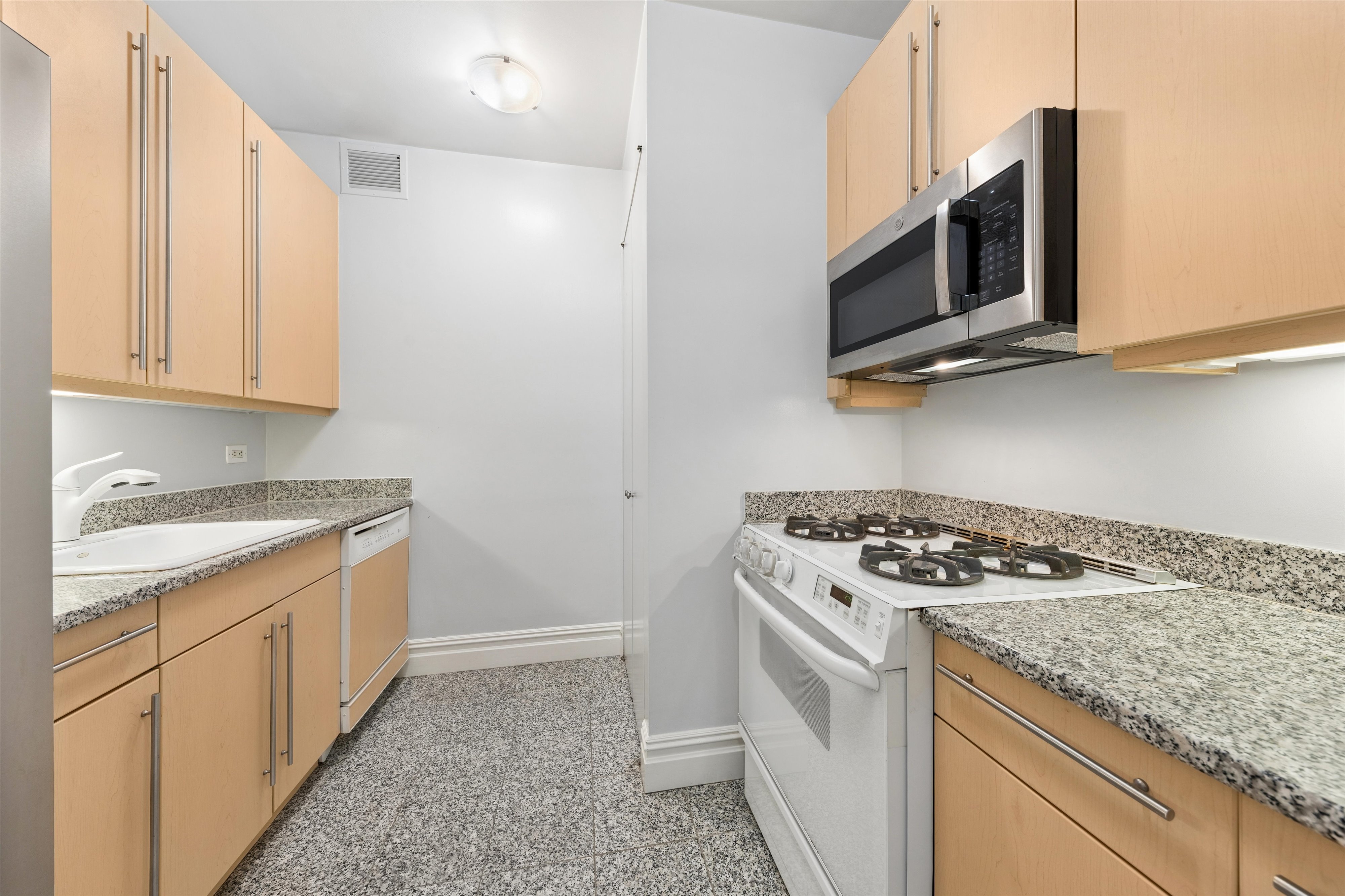 2 Columbus Avenue, Unit 8D Manhattan, NY 10023 - Photo 3 of 7