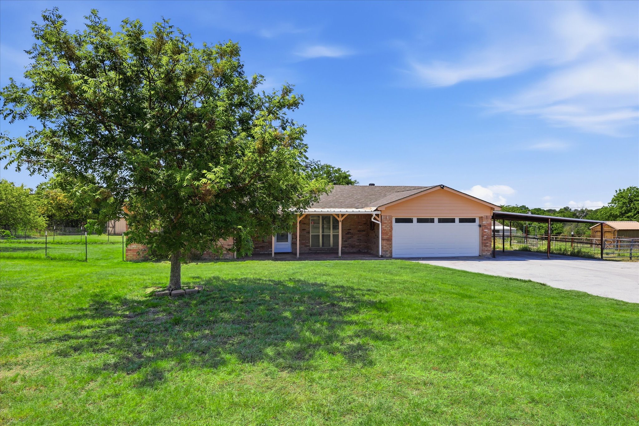 892 Highland Circle Springtown, TX 76082 - Photo 3 of 36 Gallery Image 3