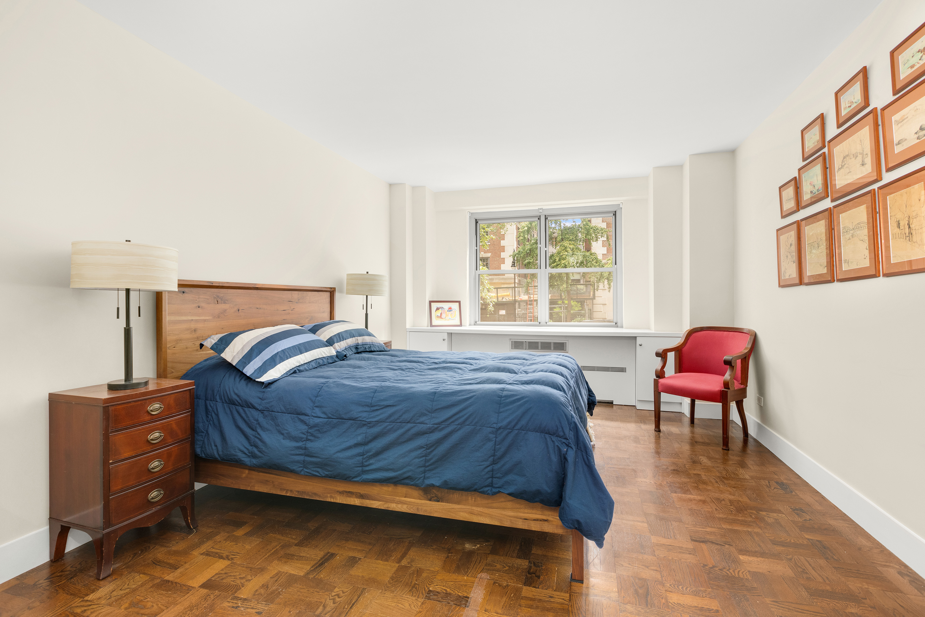 525 East 86th Street, Unit 2G Manhattan, NY 10028 - Photo 6 of 12 a bedroom with a bed and chair