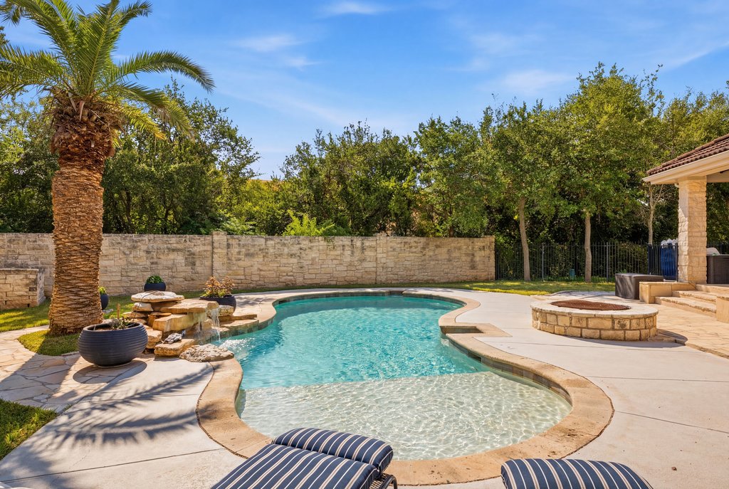 13 Sunview Road The Hills, TX 78738 - Photo 35 of 40