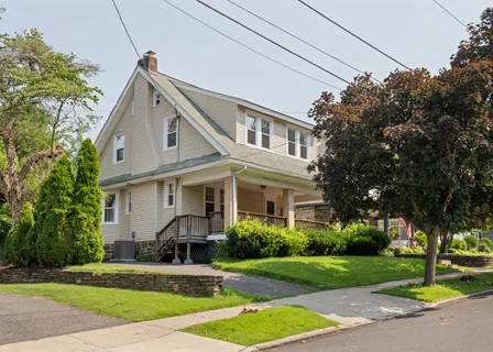 Contact Agent | 410 Oxford Road, Havertown, PA 19083