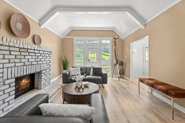 $1,999,000 | 14440 Valley Vista Boulevard, Sherman Oaks, CA 91423