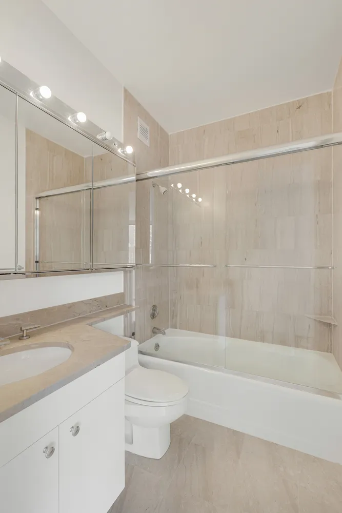 $7,995 | 2000 Broadway, Unit 23E | Upper West Side