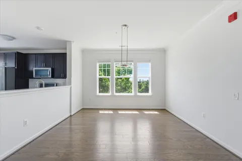 $525,000 | 20650 Hope Spring Terrace, Unit 301, Ashburn, VA 20147