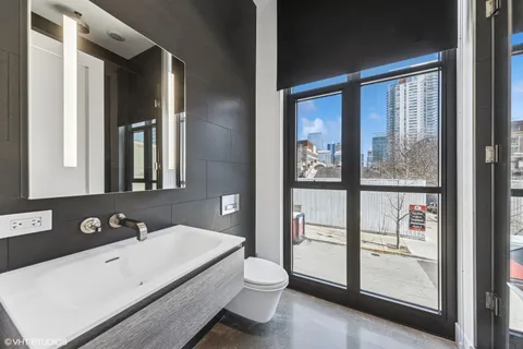 $2,999,999 | 900 West Washington Boulevard, Unit 202, Chicago, IL 60607