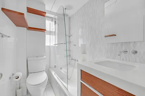 $725,000 | 333 East 43rd Street, Unit 705 | Midtown East