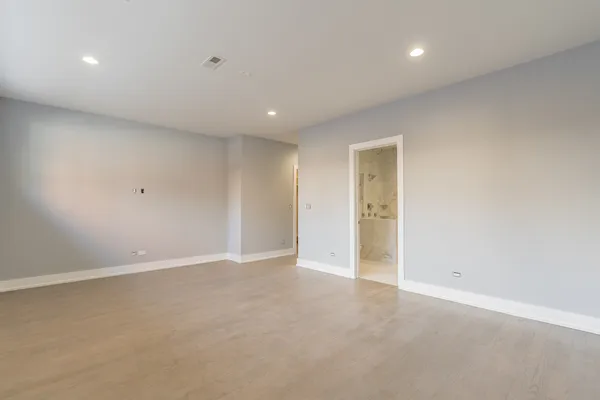 $739,900 | 731 West 17th Street, Unit 1E, Chicago, IL 60616