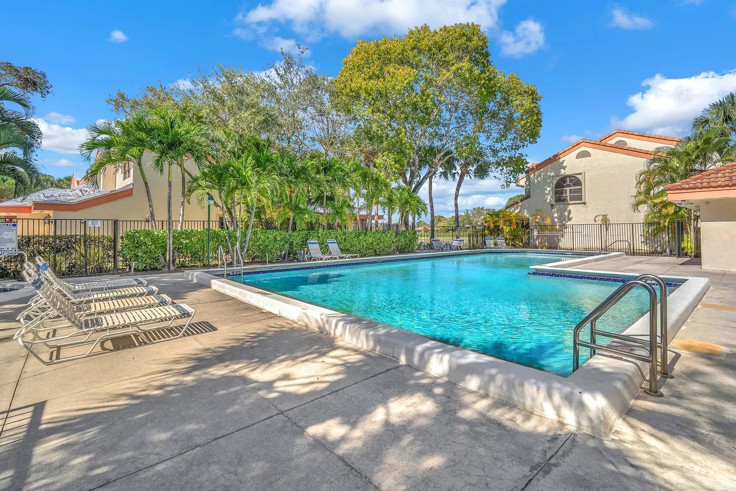 $350,000 | 3405 Emerald Oaks Drive, Unit 207, Hollywood, FL 33021