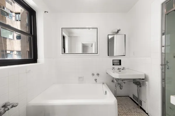 $23,000 | 875 5th Avenue, Unit 9GH | Lenox Hill