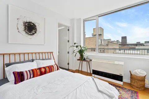 $1,100,000 | 26 Broadway, Unit 704 | Williamsburg
