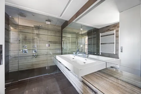 a en suite bathroom with sink and mirror