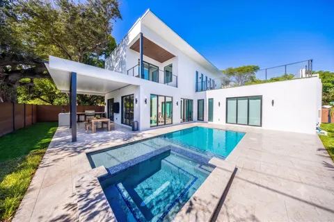 $2,850,000 | 300 Northeast 48th Street, Miami, FL 33137