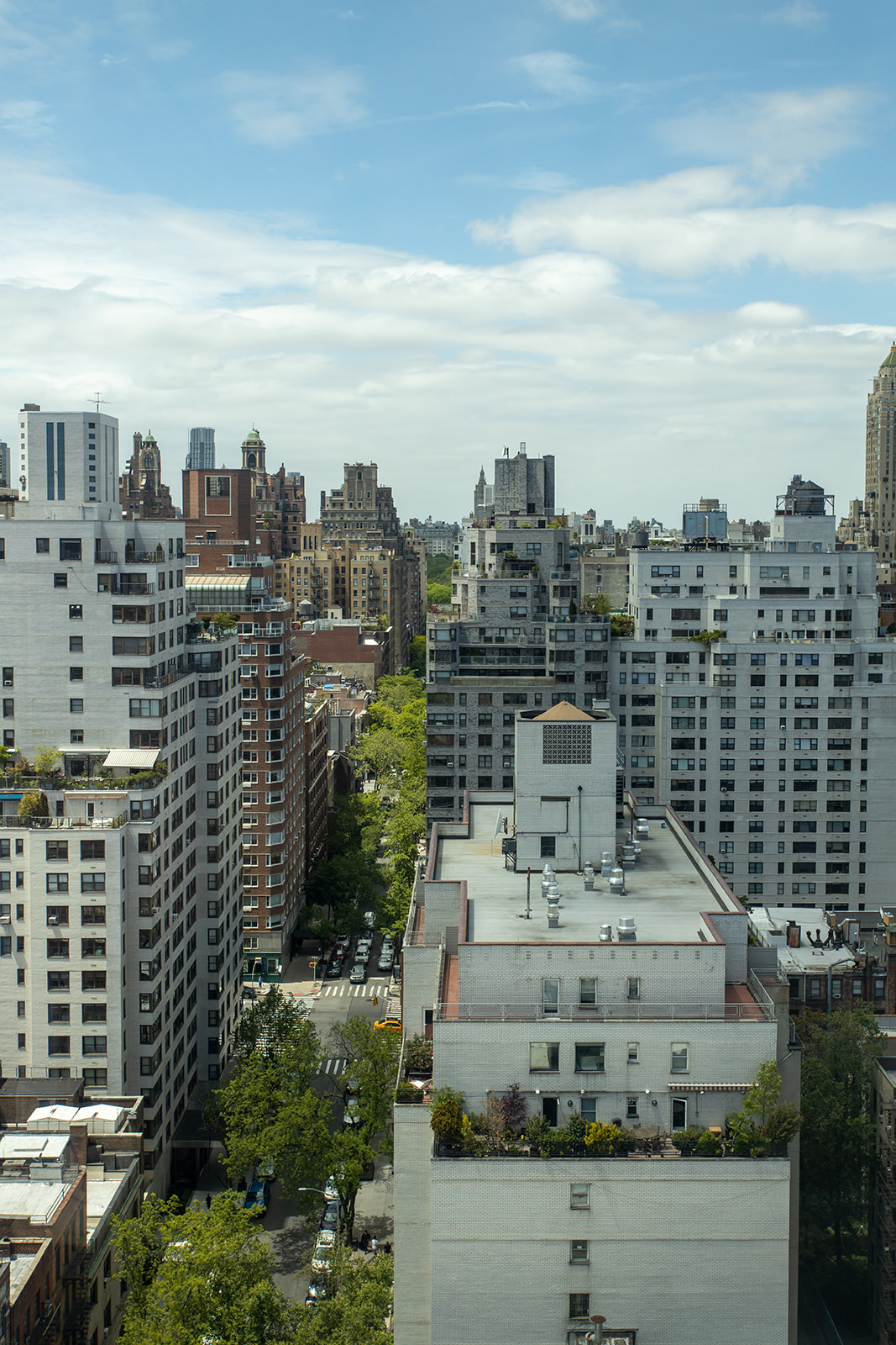 255 East 74th Street, Unit 21B Manhattan, NY 10021 - Photo 33 of 40 a view of a city with tall buildings