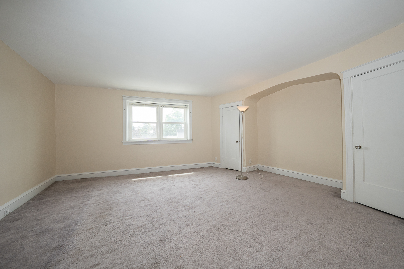 6650 Frankford Avenue Philadelphia, PA 19135 - Photo 9 of 18 an empty room with a window