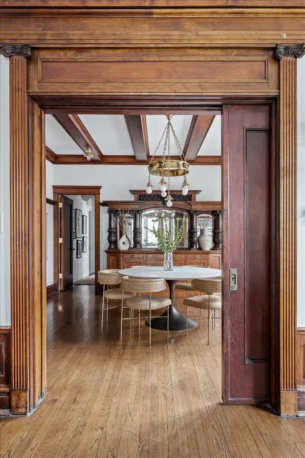 $1,200,000 | 457 West Fullerton Parkway, Unit 2W, Chicago, IL 60614