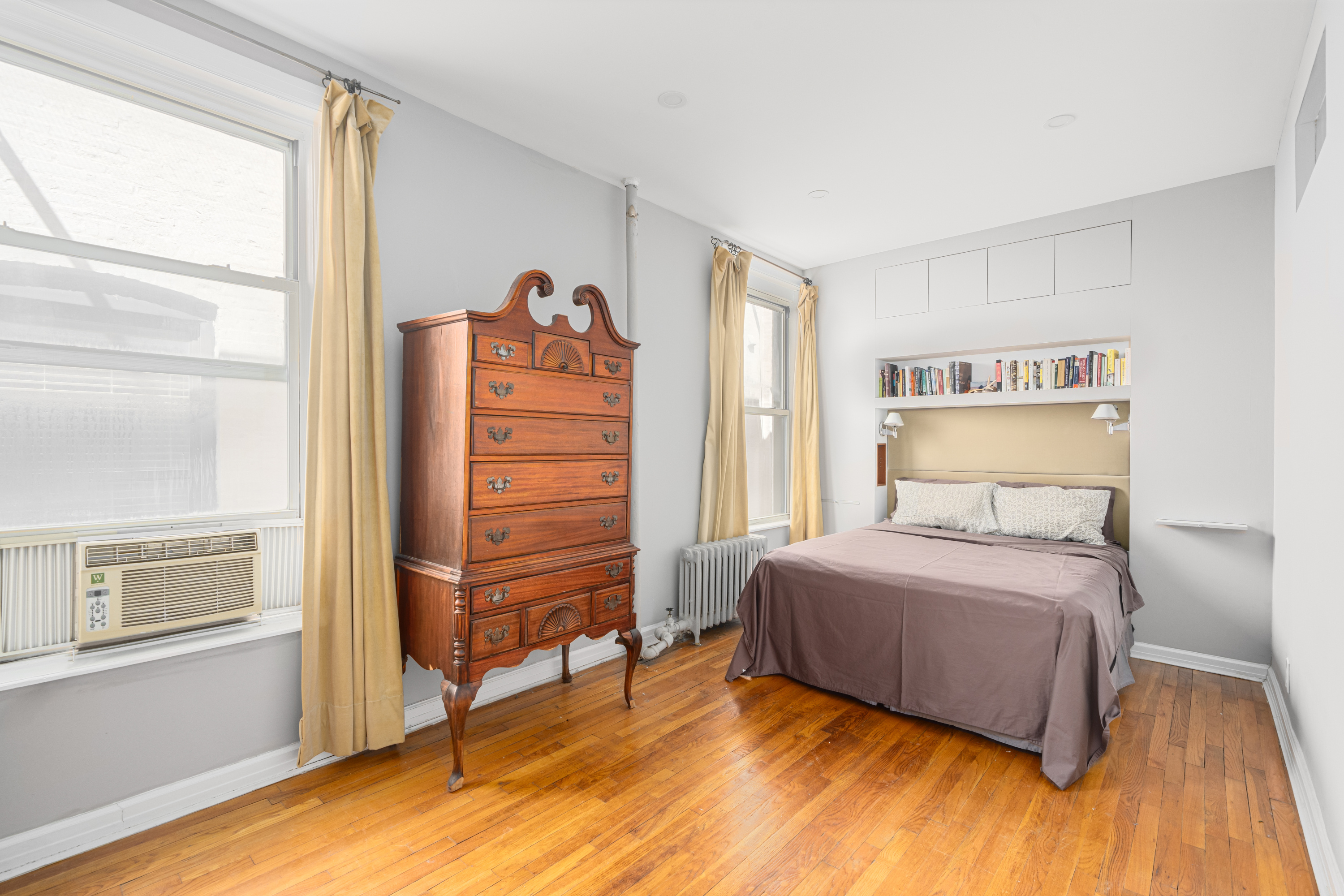 212 West 85th Street, Unit 5W Manhattan, NY 10024 - Photo 4 of 11 a bedroom with a bed and a dresser