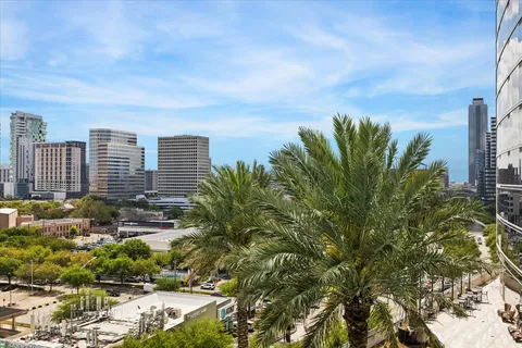 $475,000 | 1600 Post Oak Boulevard, Houston, TX 77056