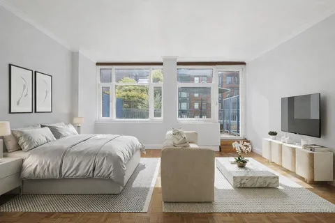 $665,000 | 404 East 76th Street, Unit 2O | Lenox Hill