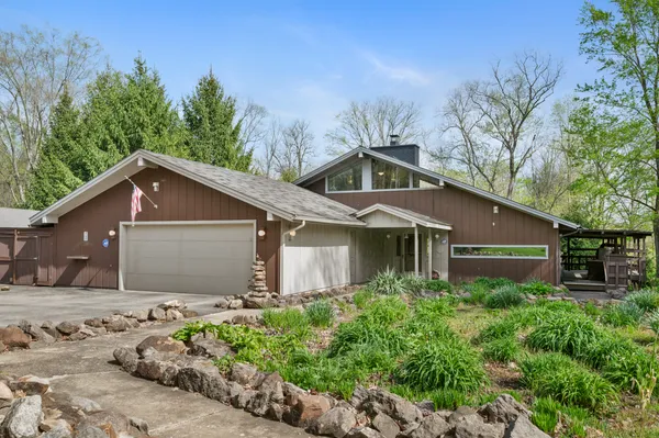 $389,000 | 3132 Lake Road, New Castle, PA 16102
