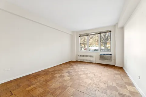 $399,999 | 3755 Henry Hudson Parkway West, Unit 3F | Riverdale