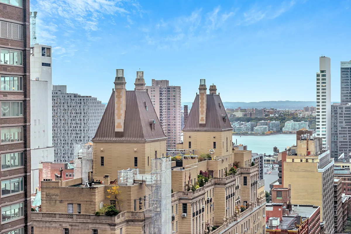 301 West 57th Street, Unit 22E Manhattan, NY 10019 - Photo 7 of 13 a view of city with tall buildings