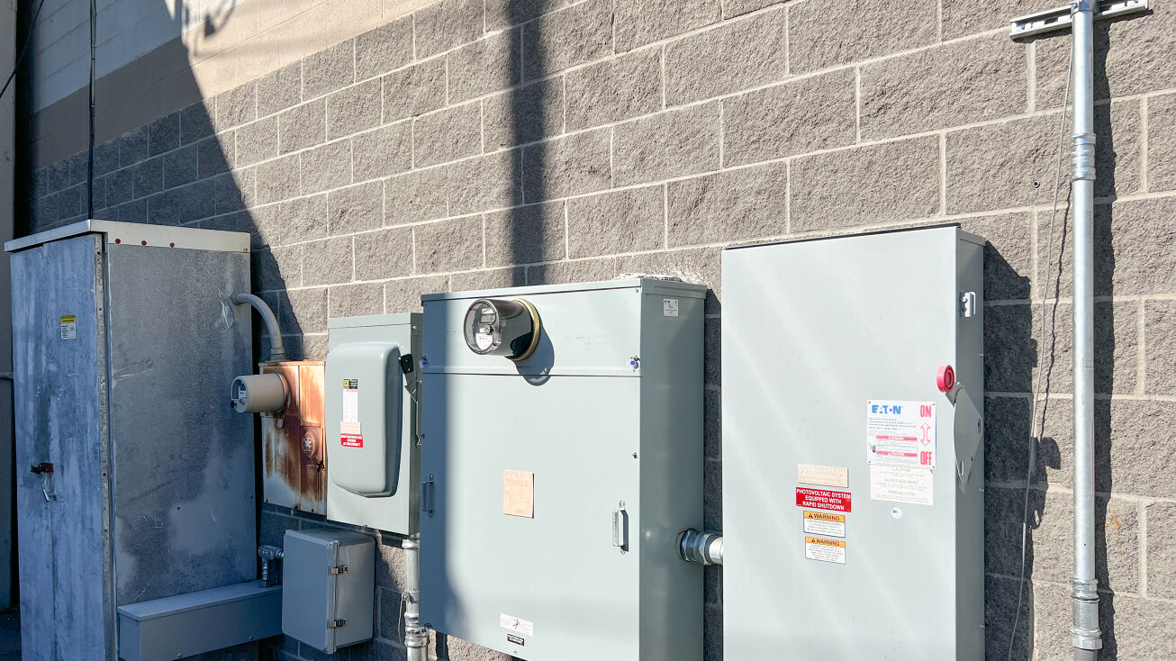 5705 Power Inn Road Sacramento, CA 95824 - Photo 8 of 8 a utility room with dryer and washer